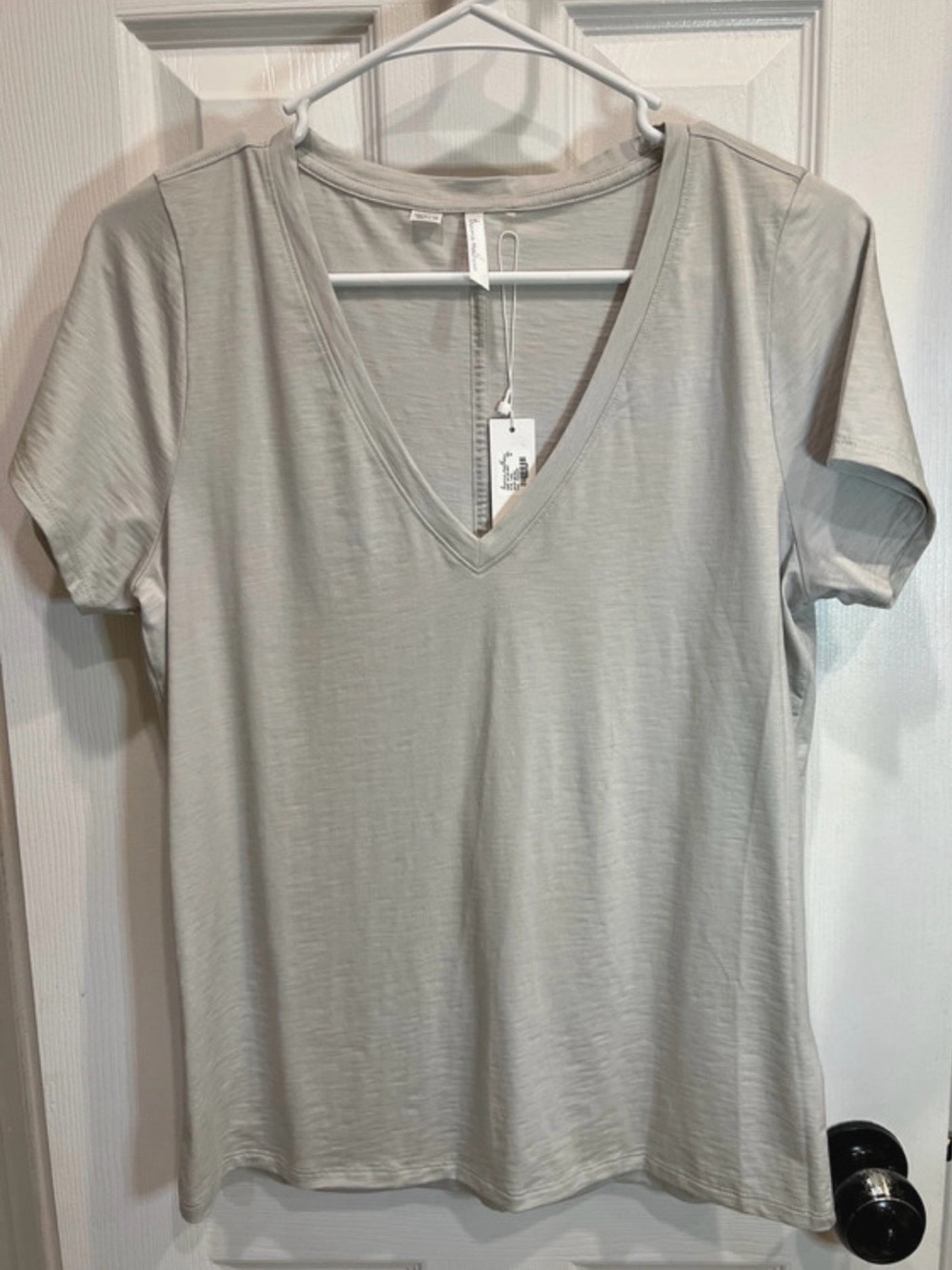 Travis Mathew Day Or Night Women's V-Neck Short Sleeve Tee - Light Gray